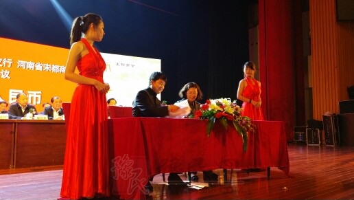 100412a8zunif87furfycr.jpg