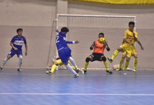 峬ʮһ 12-0ʤϹӢ