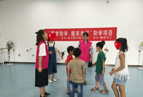 罻С