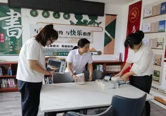 黑龙江抚远市乌苏镇开展农家书屋图书分类整理志愿服务活动