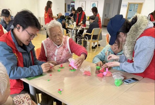 �ż㴫ů�⣬ѧ�Ӿ����ϣ�����Ժ��ů��