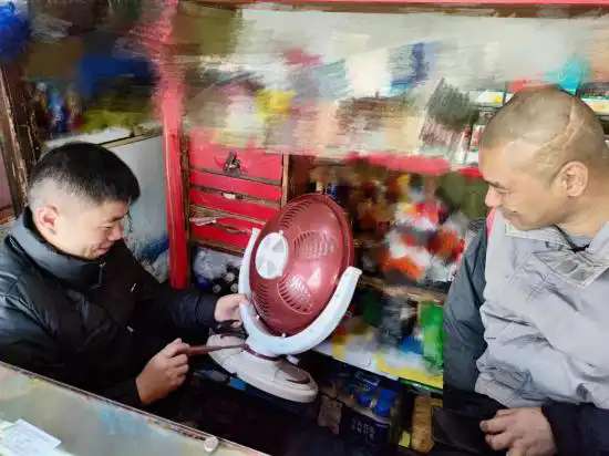 江西吉安：一抹志愿红 服务暖人心