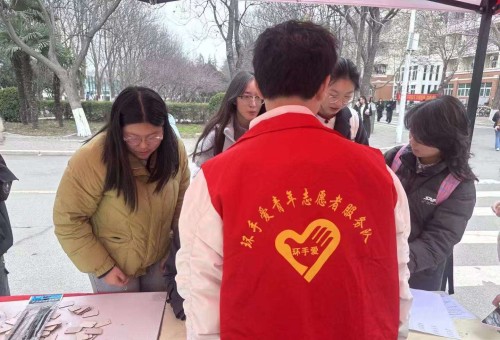 ������������ ��־Ը�����⡪���ķ�ѧԺ���ְ�����־Ը�߷���ӿ�չ���ֻ滭�